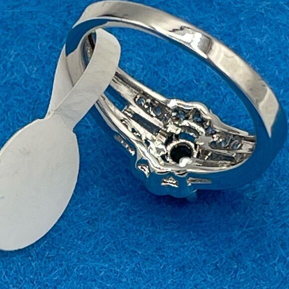 May Birthstone Faux Round Green Emerald Rhinestone Mini Cluster Silver Tone Ring - Picture 12 of 12